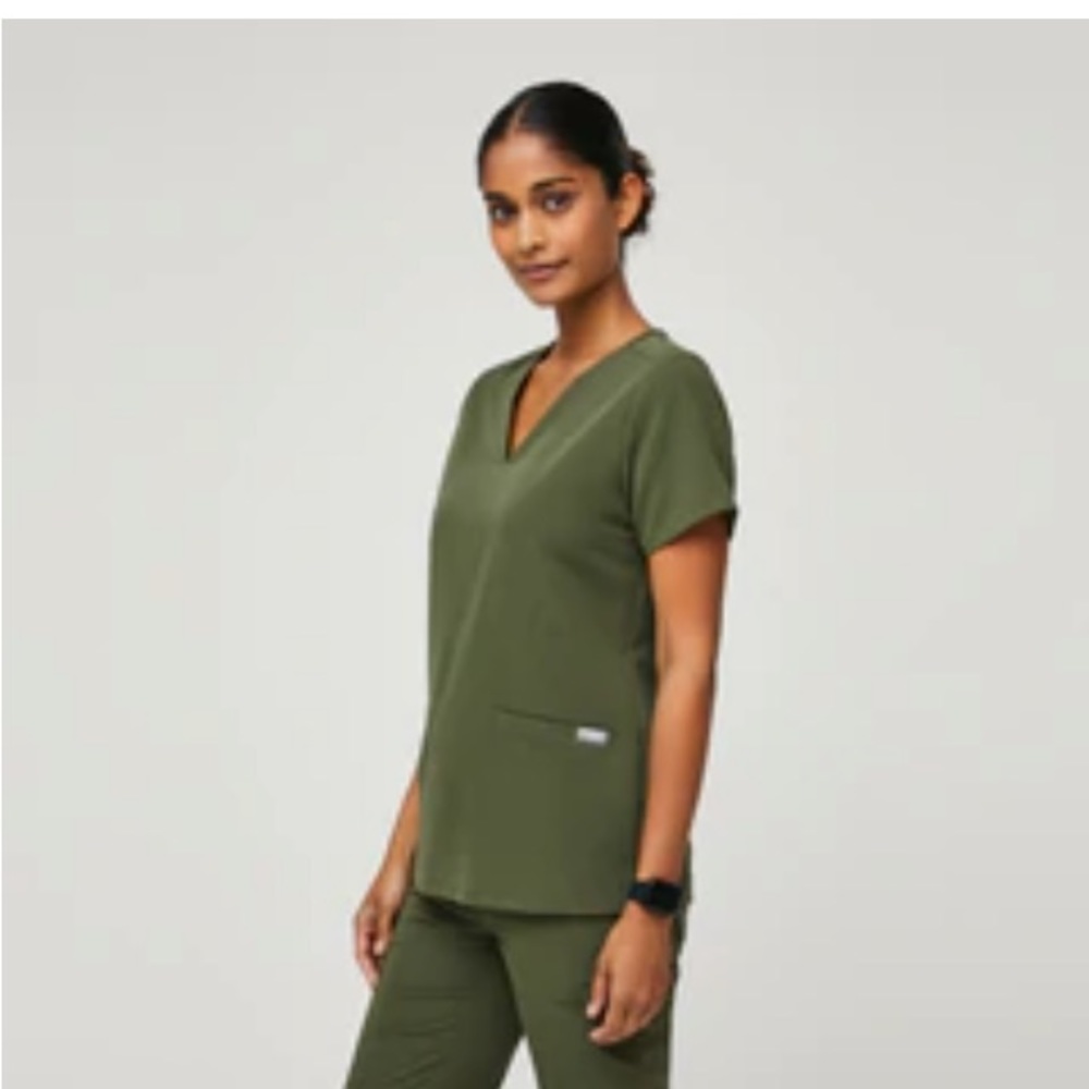 Figs Technical Collection Scrubs Maternity size Medium Top